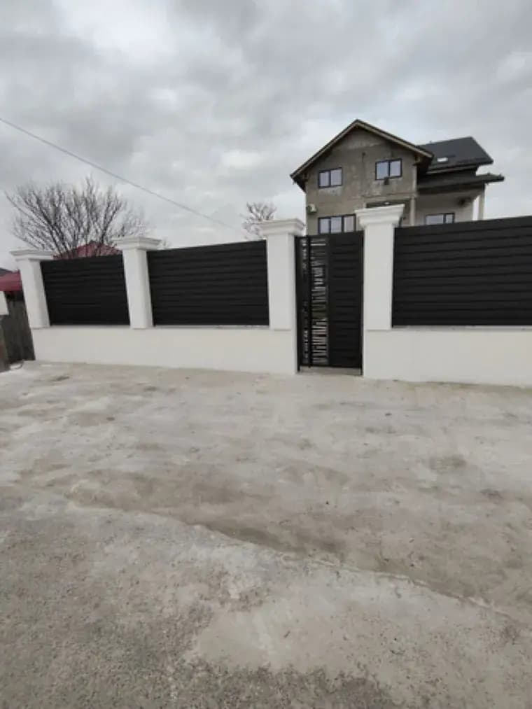 Curte minimalistă, Anenii Noi