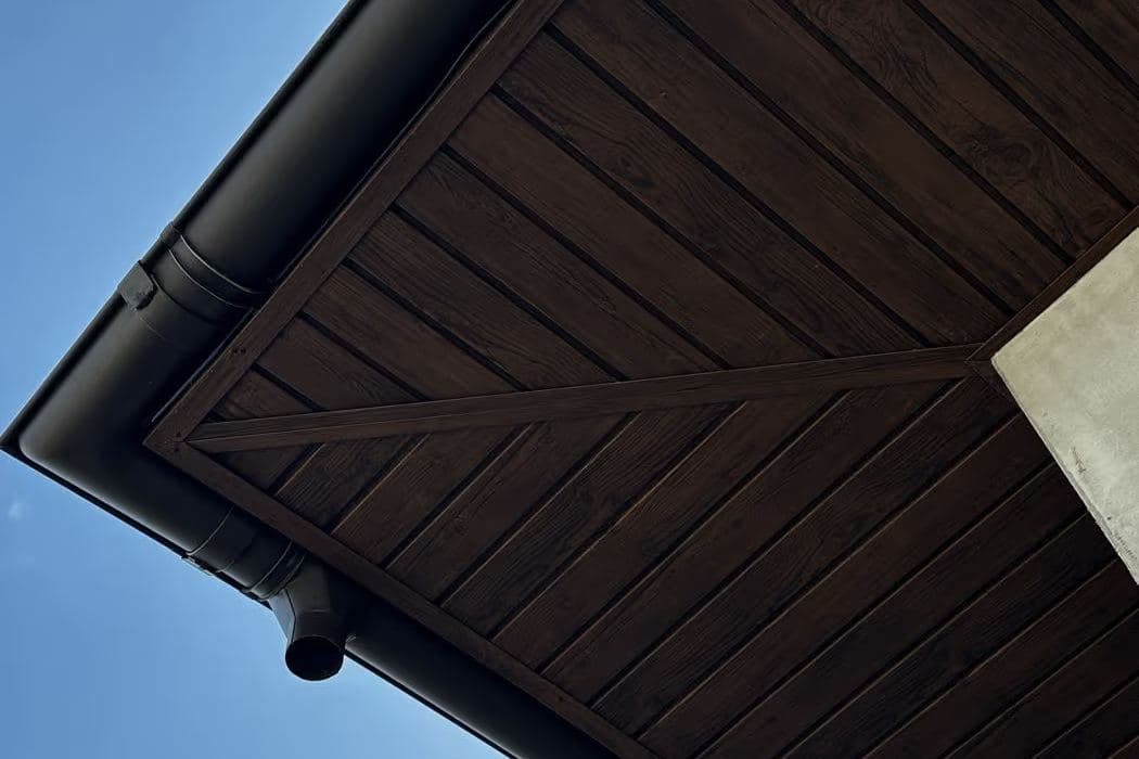 Soffit metalic montat sub streașină