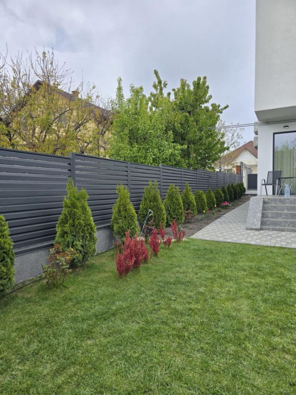 Casă contemporană — gard IL101, Chișinău, sect. Râșcani