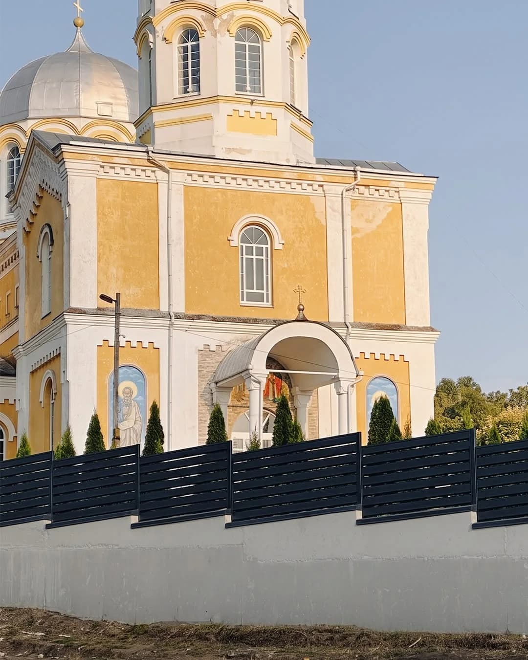 Gard vertical combinat cu IL40 — biserica din Molovata — fotografie 3