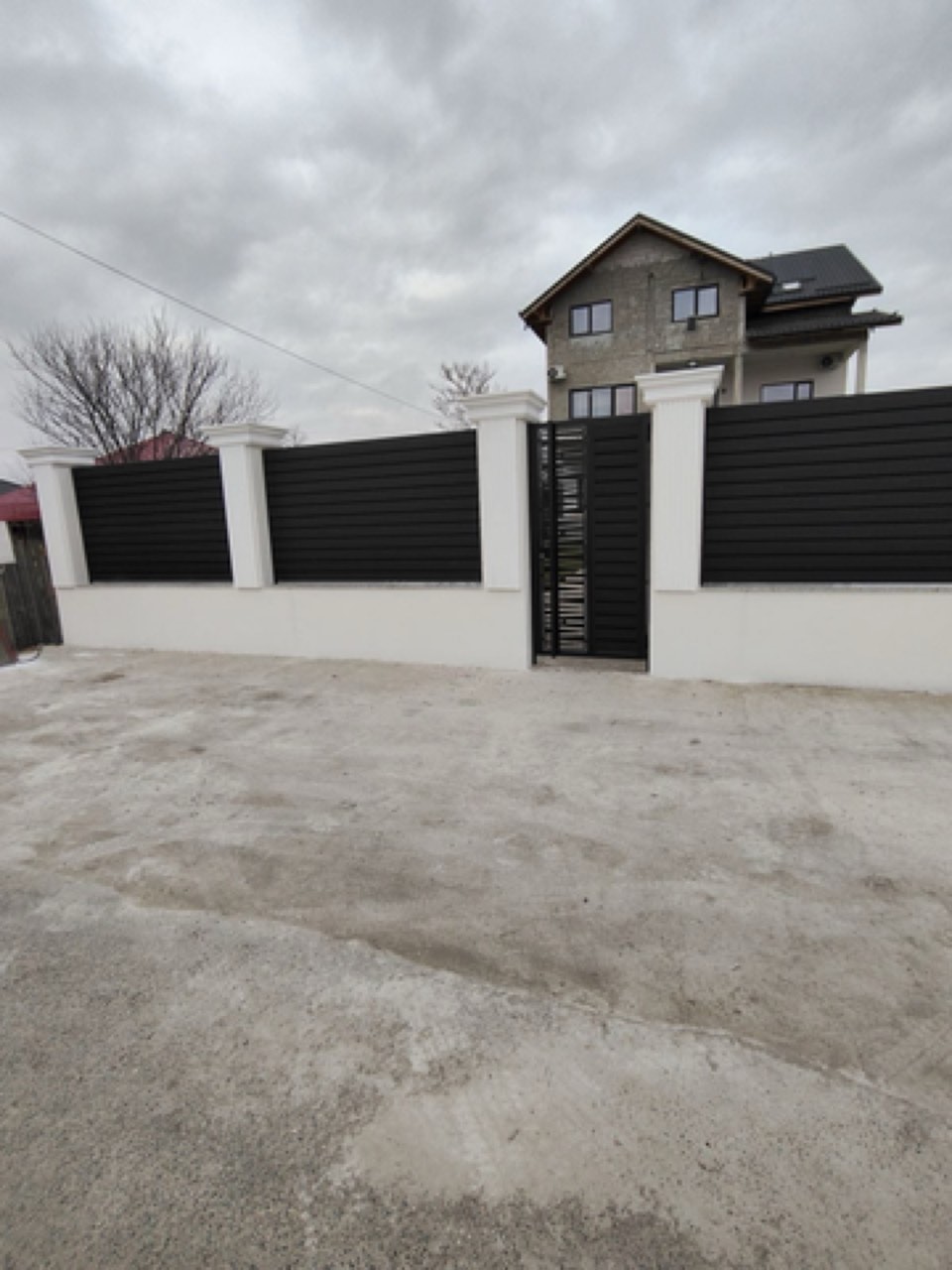 Curte minimalistă — gard IL41, Anenii Noi