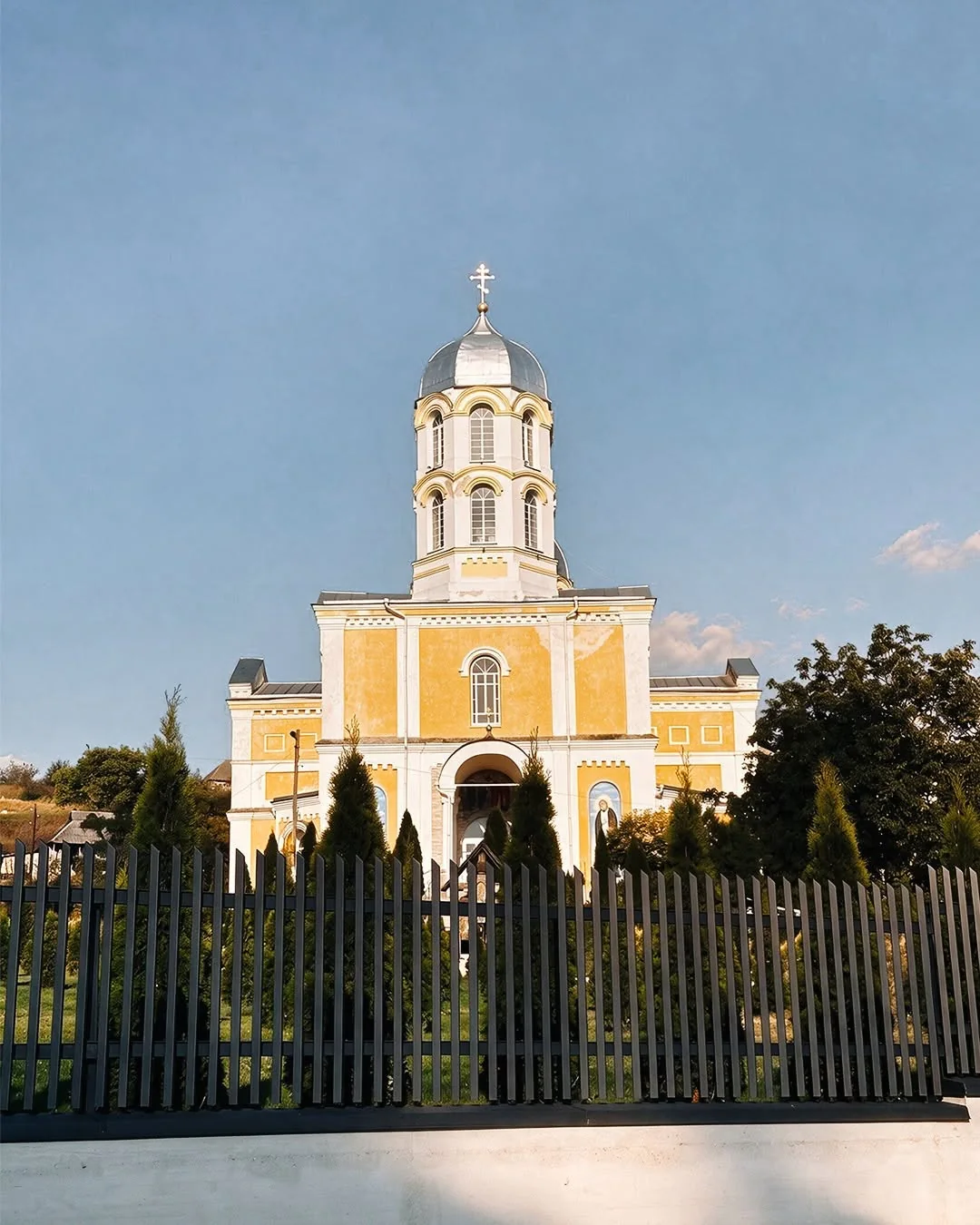 Gard vertical combinat cu IL40 — biserica din Molovata - 2